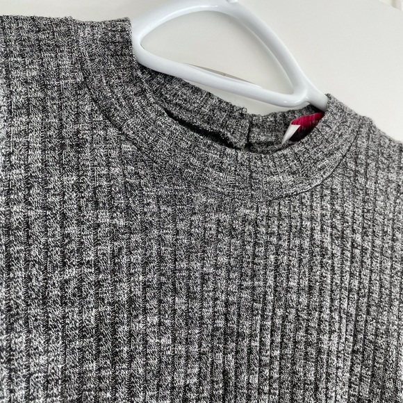 Hollister Gray Ribbed Tank - Picture 3 of 8